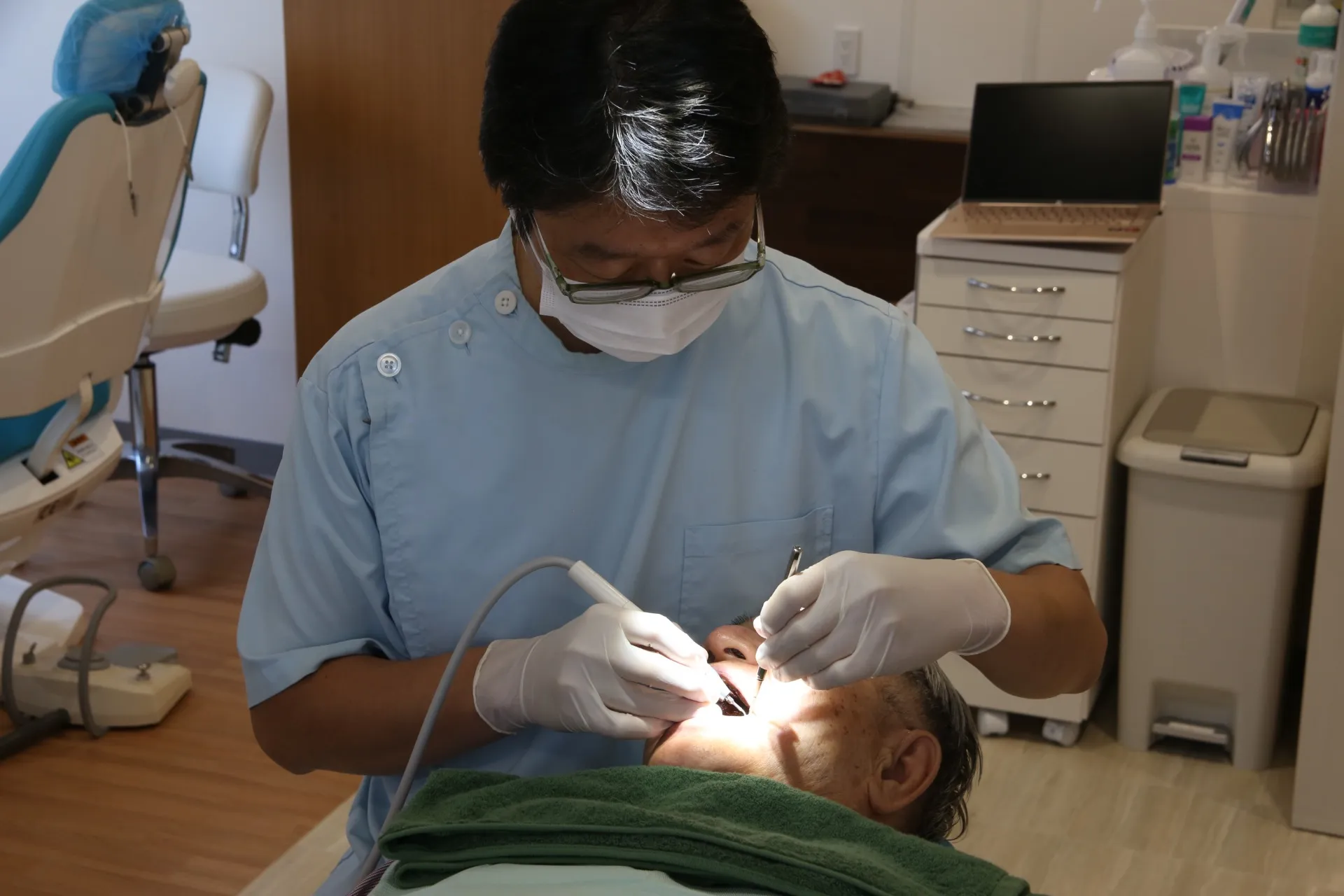 虫歯治療や入れ歯の作製など広く対応